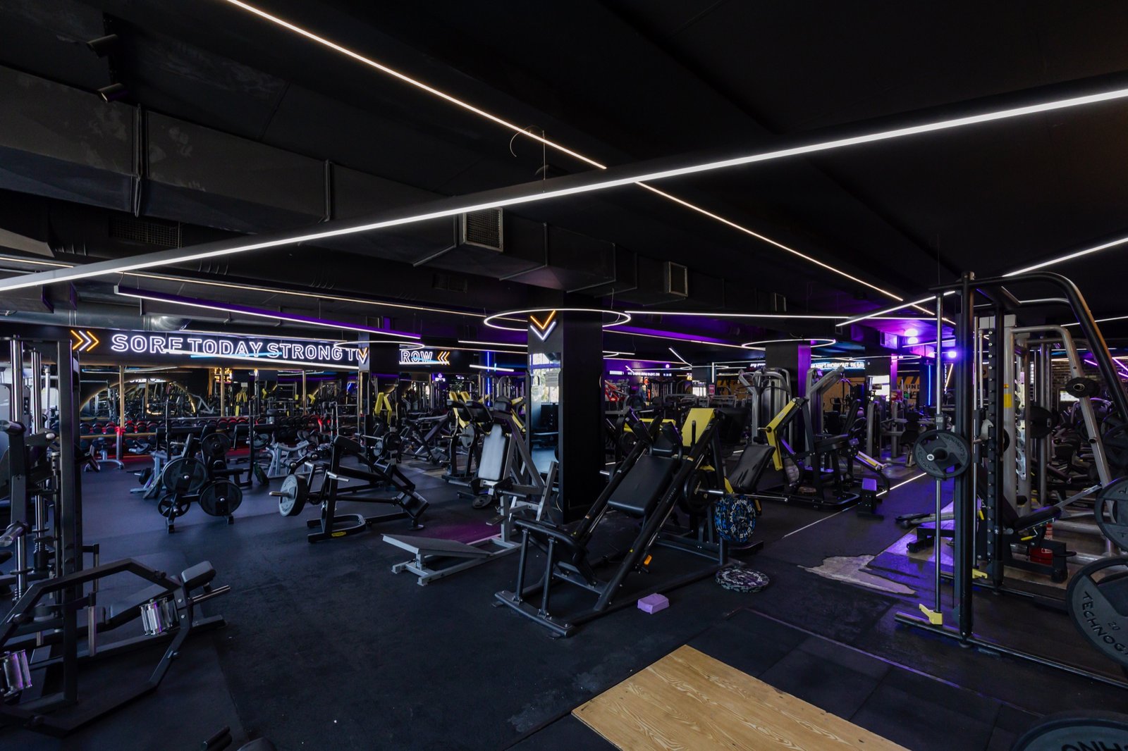 Ελεύθερα βάρη στο MAD GYM